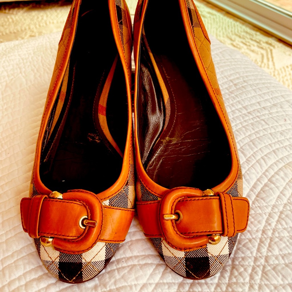 gently used 8 1/2 -9 ( European 39) Burberry plaid flats with leather buckles